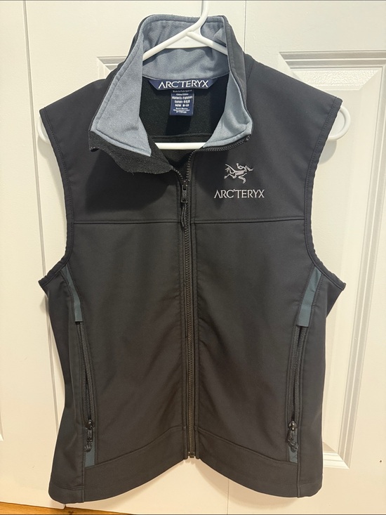 Arc'teryx Tops - Arc'teryx Black Softshell Vest with Light Gray Trim-Women Size Medium